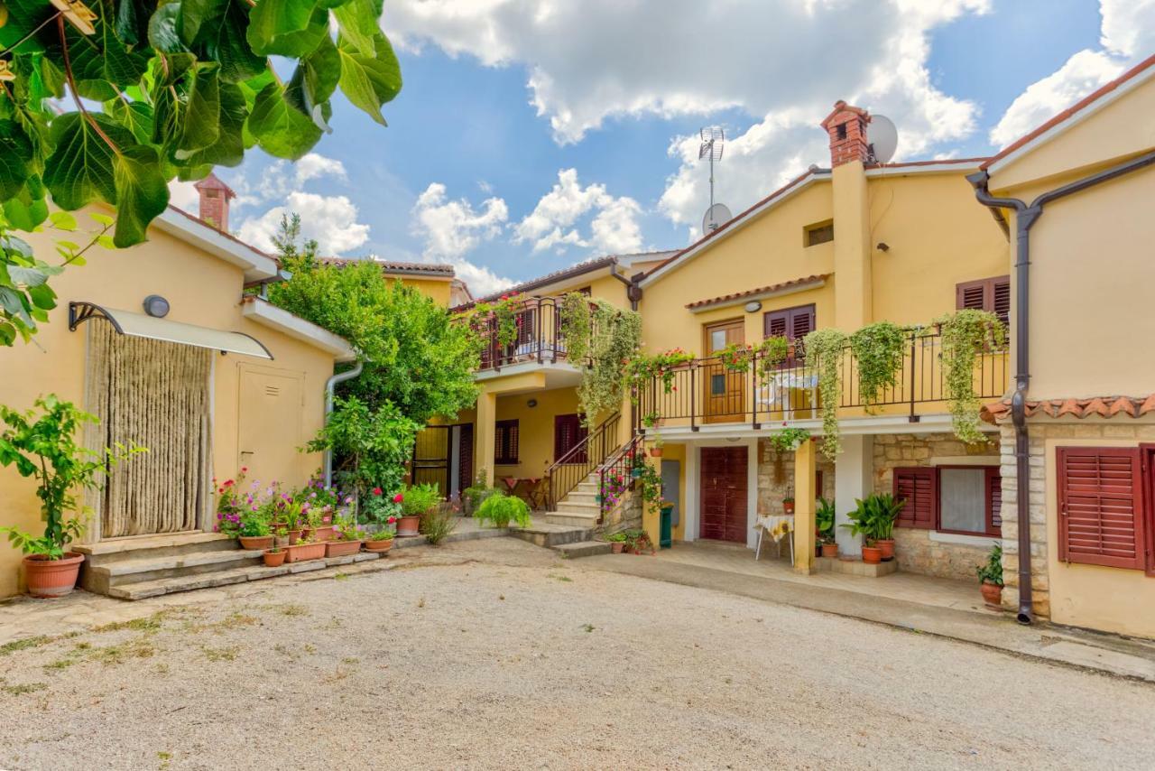 Apartments Redenta Tar-Vabriga Luaran gambar